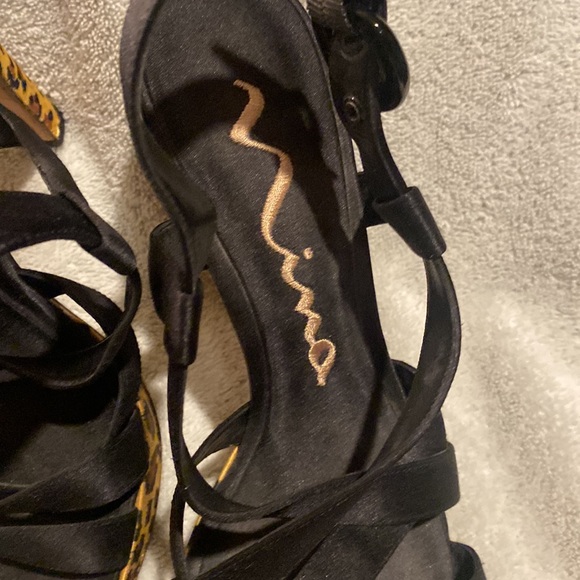 Nina heels super fun! Definitely life left in these. Size 8 1/2 - Picture 2 of 5